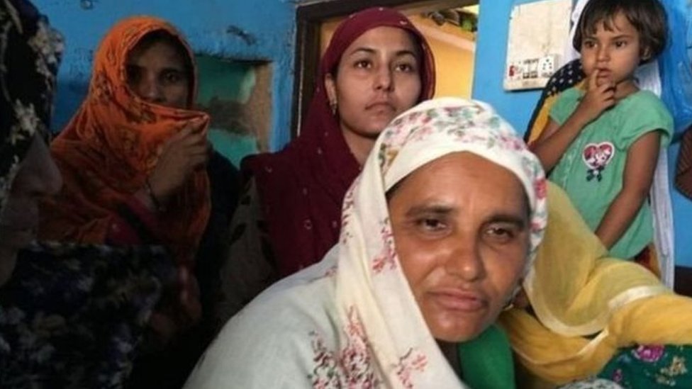 ट्रेन में पीट-पीटकर मारे गए ज़ुनैद की मां सायरा ट्रेन में पीट-पीटकर मारे गए ज़ुनैद की मां सायरा