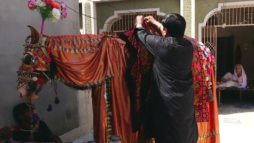 मिट्ठी के मुकेश मामा मिट्ठी के मुकेश मामा