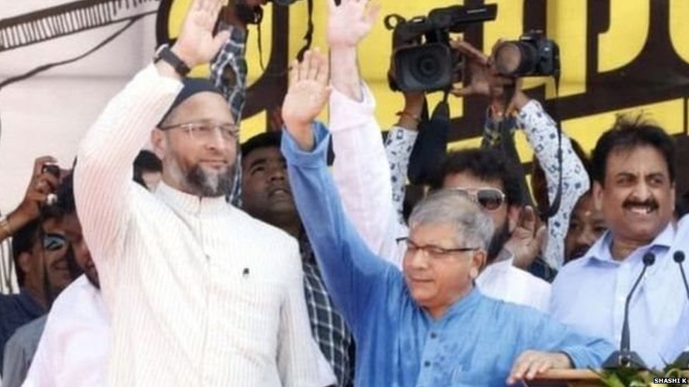 असदुद्दीन ओवैसी और प्रकाश आंबेडकर असदुद्दीन ओवैसी और प्रकाश आंबेडकर