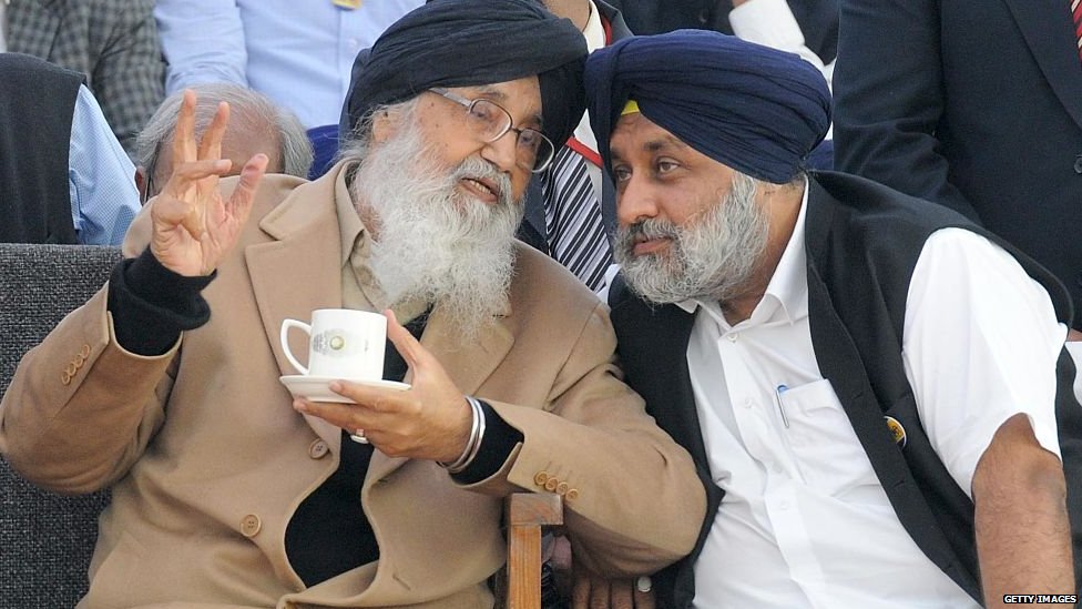 प्रकाश सिंह बादल और सुखबीर सिंह बादल प्रकाश सिंह बादल और सुखबीर सिंह बादल