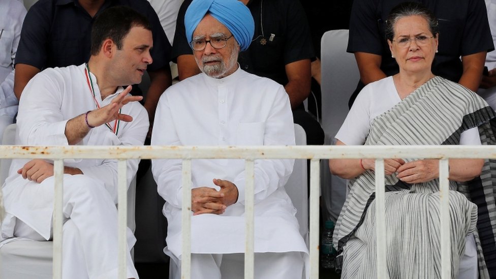 डा. मनमोहन सिंह, राहुल गांधी और सोनिया गांधी डा. मनमोहन सिंह, राहुल गांधी और सोनिया गांधी