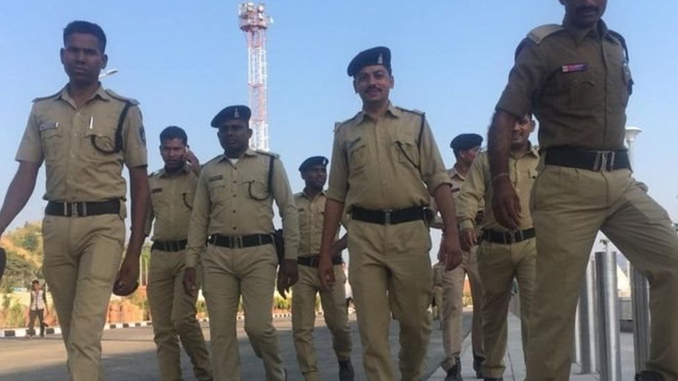 पुलिस पुलिस