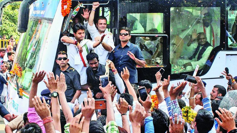 कांग्रेस अध्यक्ष राहुल गांधी के साथ ज्योतिरादित्य सिंधिया कांग्रेस अध्यक्ष राहुल गांधी के साथ ज्योतिरादित्य सिंधिया