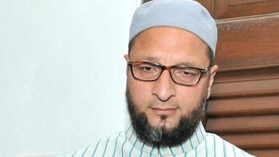 असदउद्दीन ओवैसी एमआईएमआईएम के अध्यक्ष हैं. असदउद्दीन ओवैसी एमआईएमआईएम के अध्यक्ष हैं.
