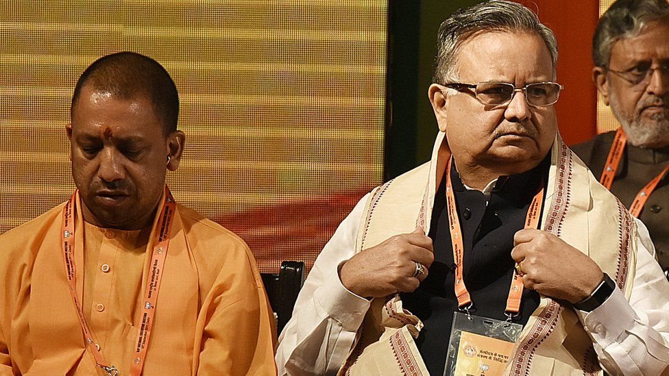 योगी आदित्यनाथ के साथ रमन सिंह योगी आदित्यनाथ के साथ रमन सिंह