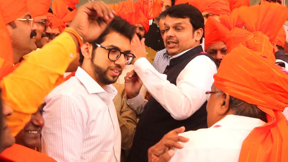 देवेंद्र फडणवीस और आदित्य ठाकरे देवेंद्र फडणवीस और आदित्य ठाकरे
