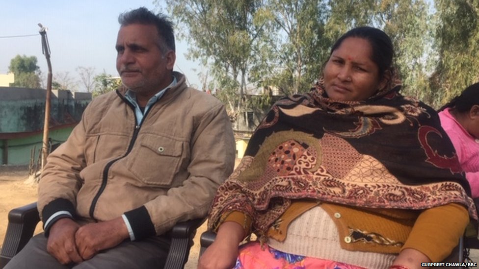 मोहन लाल का परिवार लॉटरी की राशि पाने की उम्मीद कर रहा है ताकि उनका भविष्य बेहतर हो मोहन लाल का परिवार लॉटरी की राशि पाने की उम्मीद कर रहा है ताकि उनका भविष्य बेहतर हो