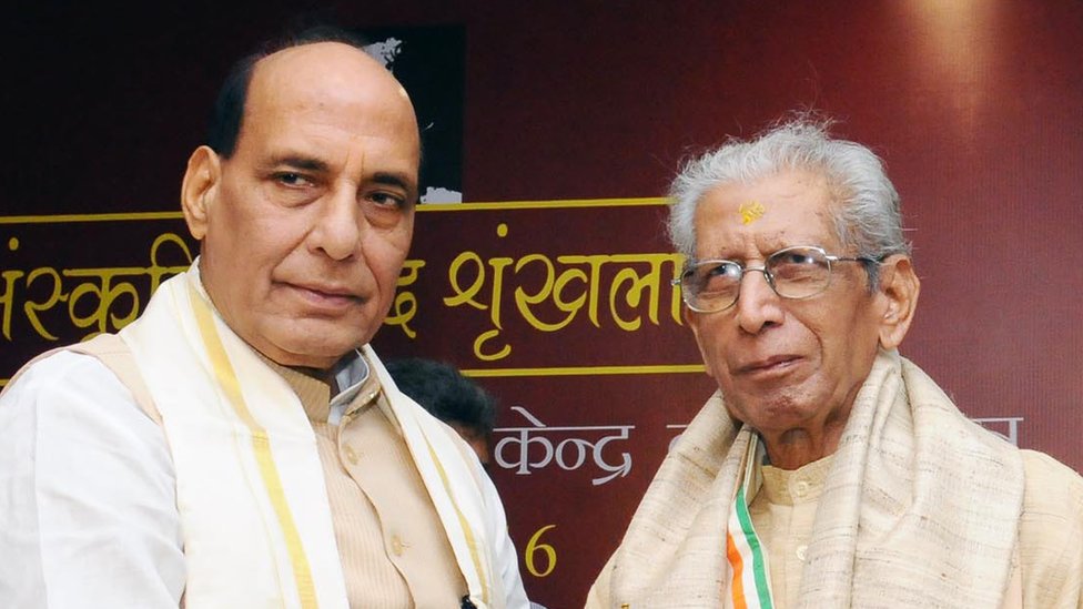 गृहमंत्री रजनाथ सिंह के साथ नामवर सिंह गृहमंत्री रजनाथ सिंह के साथ नामवर सिंह