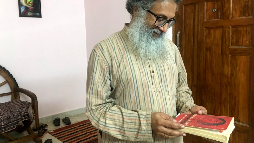 डेसमंड ने सबसे पहले इरोम के बारे में दीप्ति की इस किताब में पढ़ा डेसमंड ने सबसे पहले इरोम के बारे में दीप्ति की इस किताब में पढ़ा
