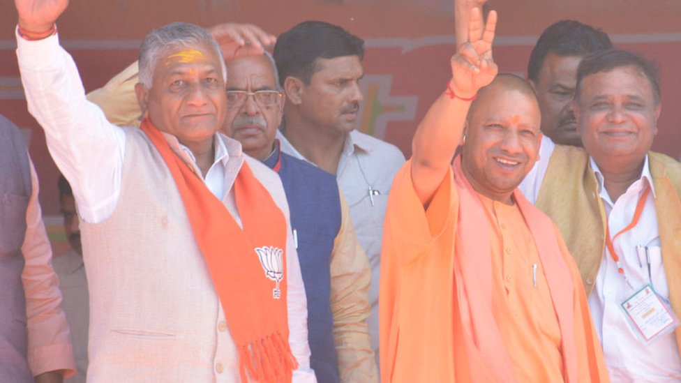 जनरल वीके सिंह और योगी जनरल वीके सिंह और योगी
