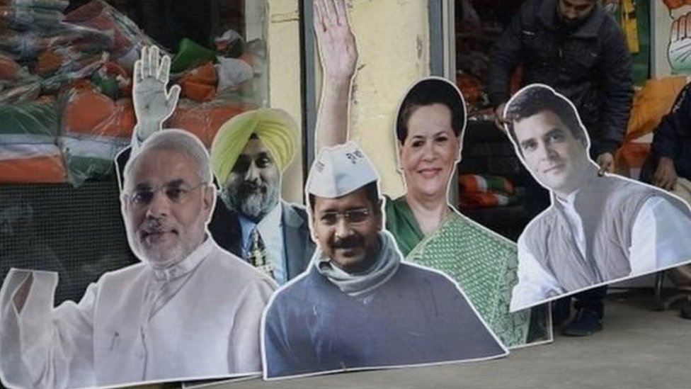 नेताओं के कटआउट नेताओं के कटआउट