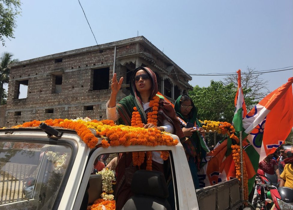 पश्चिम बंगलाः क्या 41% महिला उम्मीदवार कुछ बदलाव ला पाएंगी? पश्चिम बंगलाः क्या 41% महिला उम्मीदवार कुछ बदलाव ला पाएंगी?