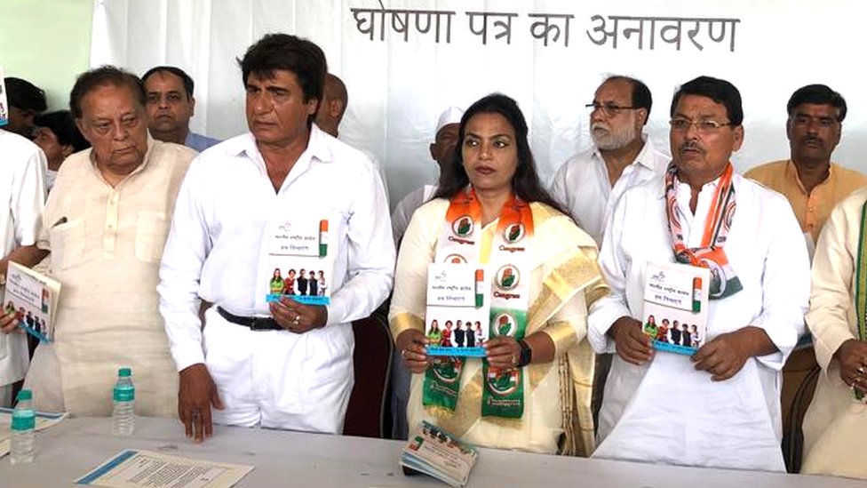 कांग्रेस के प्रदेश अध्यक्ष राज बब्बर और आगरा लोकसभा सीट की उम्मीदवार प्रीता हरित कांग्रेस के प्रदेश अध्यक्ष राज बब्बर और आगरा लोकसभा सीट की उम्मीदवार प्रीता हरित