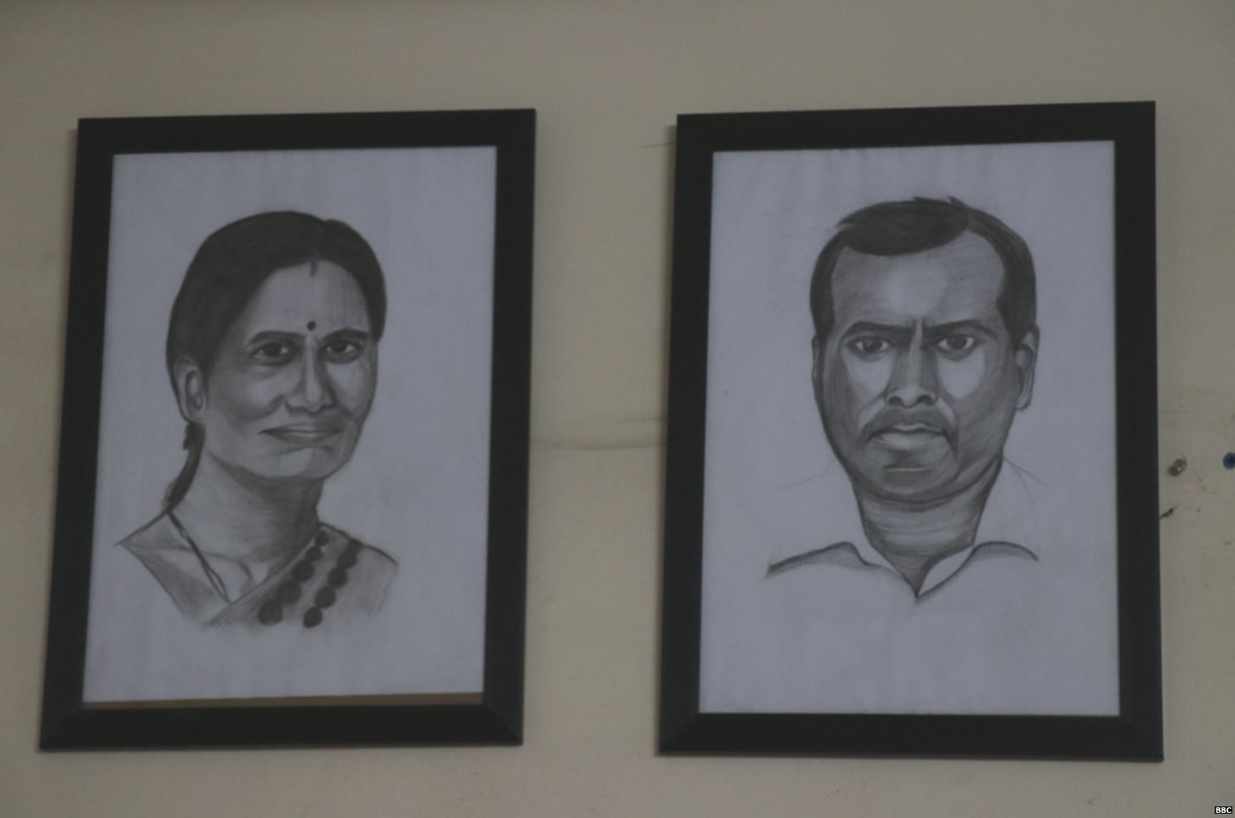 निर्भया की मां आशा देवी और पिता बद्रीनाथ सिंह निर्भया की मां आशा देवी और पिता बद्रीनाथ सिंह