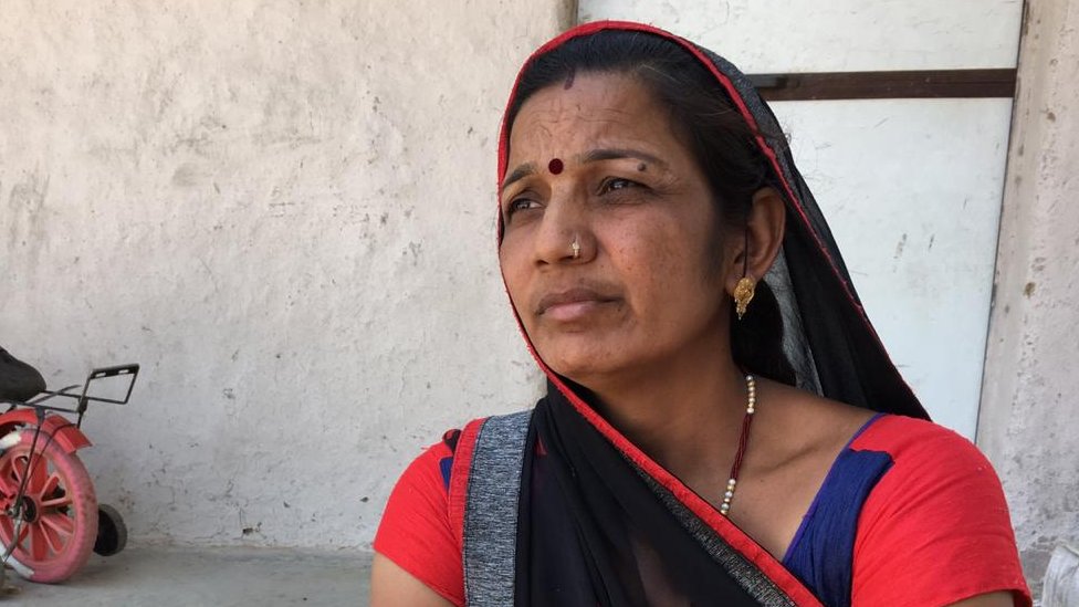 अभिषेक पाटीदार की मां अलका बाई अभिषेक पाटीदार की मां अलका बाई