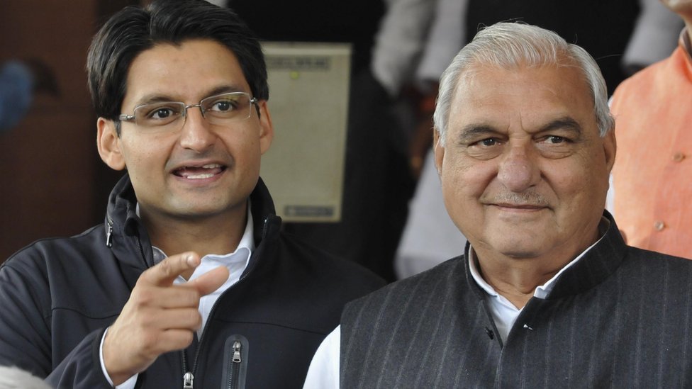अपने बेटे दीपेंदर हुड्डा के साथ भूपेंद्र हुड्डा अपने बेटे दीपेंदर हुड्डा के साथ भूपेंद्र हुड्डा