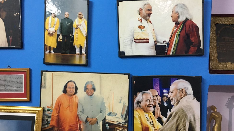 छन्नूलाल मिश्र को सम्मान छन्नूलाल मिश्र को सम्मान