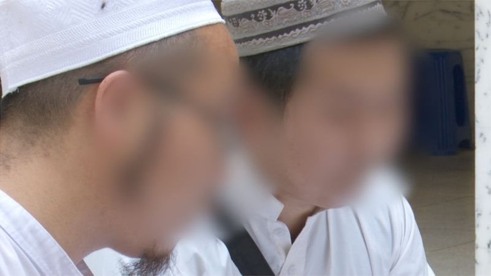पाकिस्तानी मदरसे में पढ़ रहे चीन के छात्र पाकिस्तानी मदरसे में पढ़ रहे चीन के छात्र