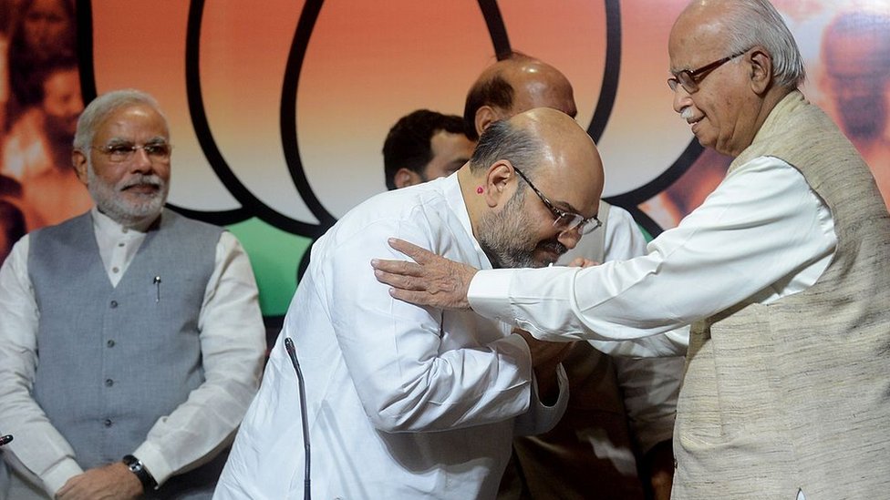 अमित शाह और लालकृष्ण आडवाणी अमित शाह और लालकृष्ण आडवाणी