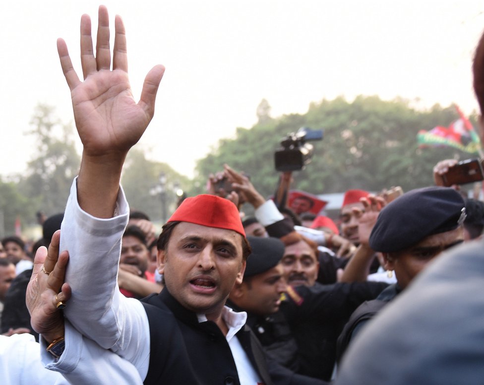 अखिलेश यादव अखिलेश यादव
