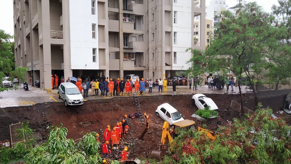 पुणे में दीवार गिरने से मौत पुणे में दीवार गिरने से मौत
