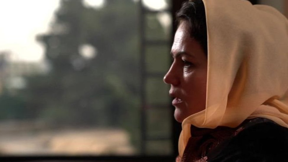 फ़ॉजिया कूफ़ी पहली महिला थी जो 2005 में चुन कर संसद पहुंची. फ़ॉजिया कूफ़ी पहली महिला थी जो 2005 में चुन कर संसद पहुंची.