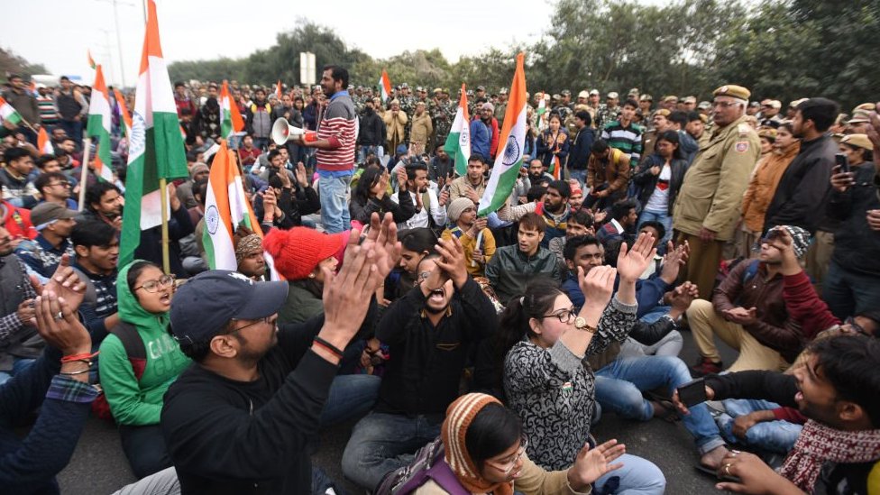 बीजेपी सरकार के नए श्रम कानून से किसको फायदा? बीजेपी सरकार के नए श्रम कानून से किसको फायदा?