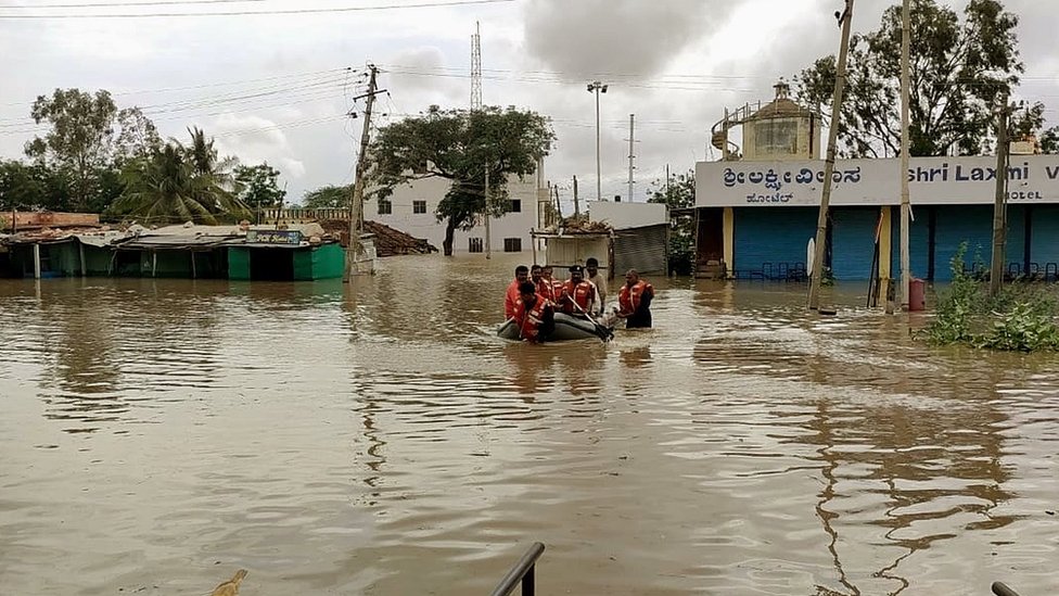 केरल में बाढ़ केरल में बाढ़