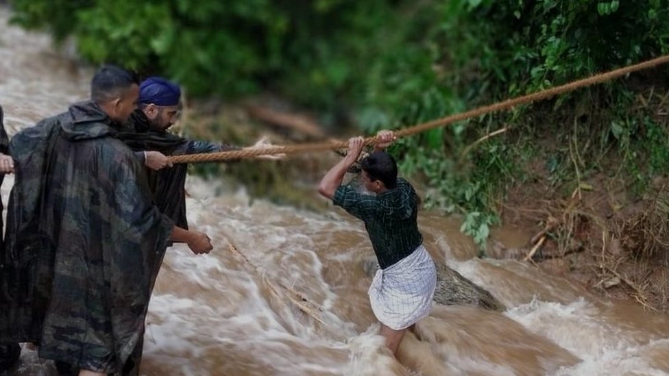 केरल में बाढ़ केरल में बाढ़