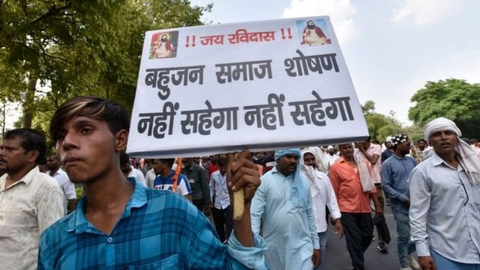 भेदभाव को चुनौती दे रहा है भारत का दलित समाज भेदभाव को चुनौती दे रहा है भारत का दलित समाज