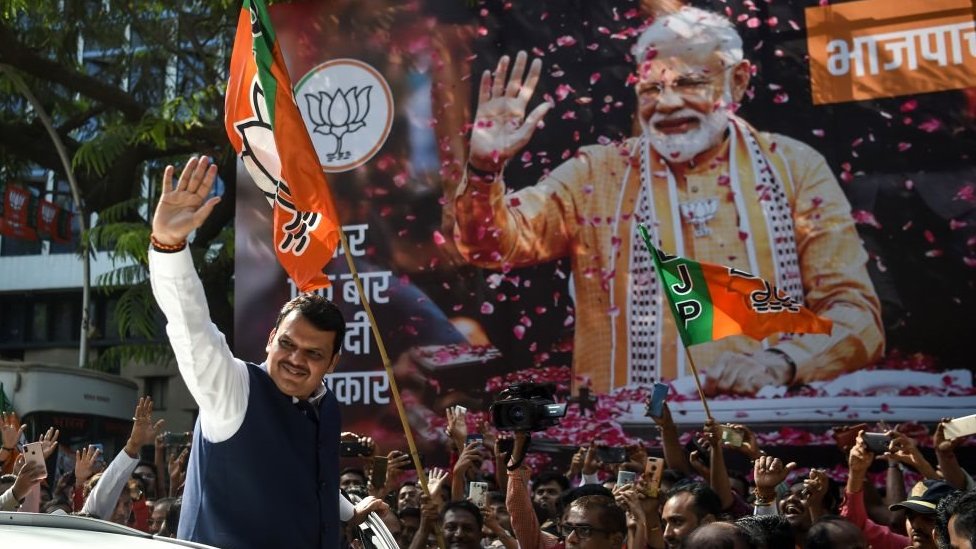 महाराष्ट्र: क्या लड़ाई बीजेपी बनाम शरद पवार है महाराष्ट्र: क्या लड़ाई बीजेपी बनाम शरद पवार है