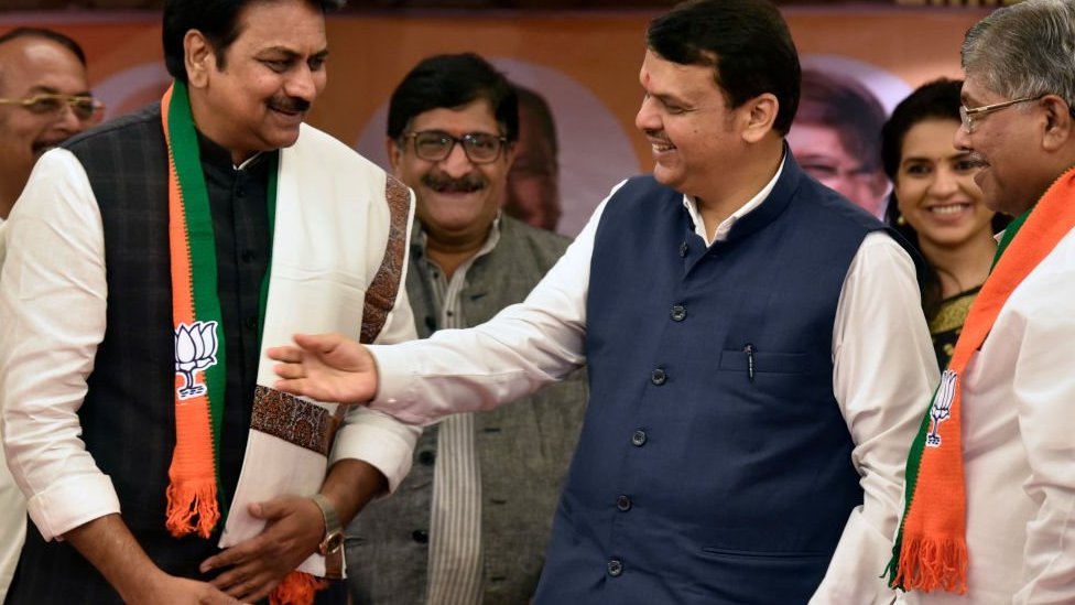 महाराष्ट्र: क्या लड़ाई बीजेपी बनाम शरद पवार है महाराष्ट्र: क्या लड़ाई बीजेपी बनाम शरद पवार है