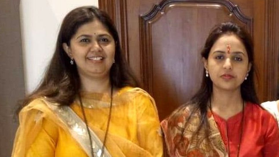 पंकजा और प्रतिमा मुंडे पंकजा और प्रतिमा मुंडे