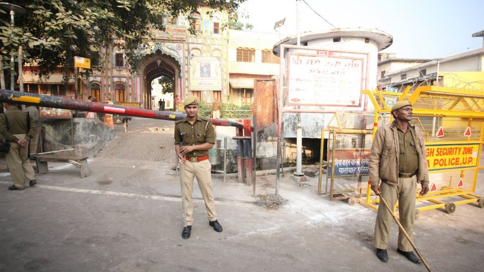बैरिकेड बैरिकेड