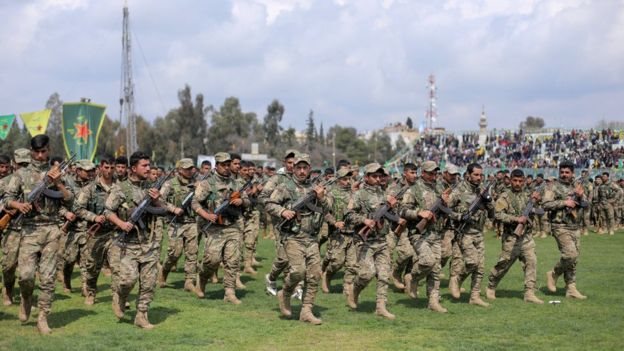 एसडीएफ की प्रमुख सेना है पीपुल्स प्रोटेक्शन यूनिट्स (YPG) एसडीएफ की प्रमुख सेना है पीपुल्स प्रोटेक्शन यूनिट्स (YPG)