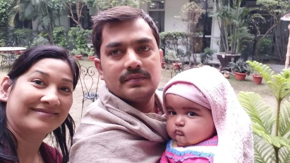 रवि शेखर और उनकी पत्नी एकता रवि शेखर और उनकी पत्नी एकता