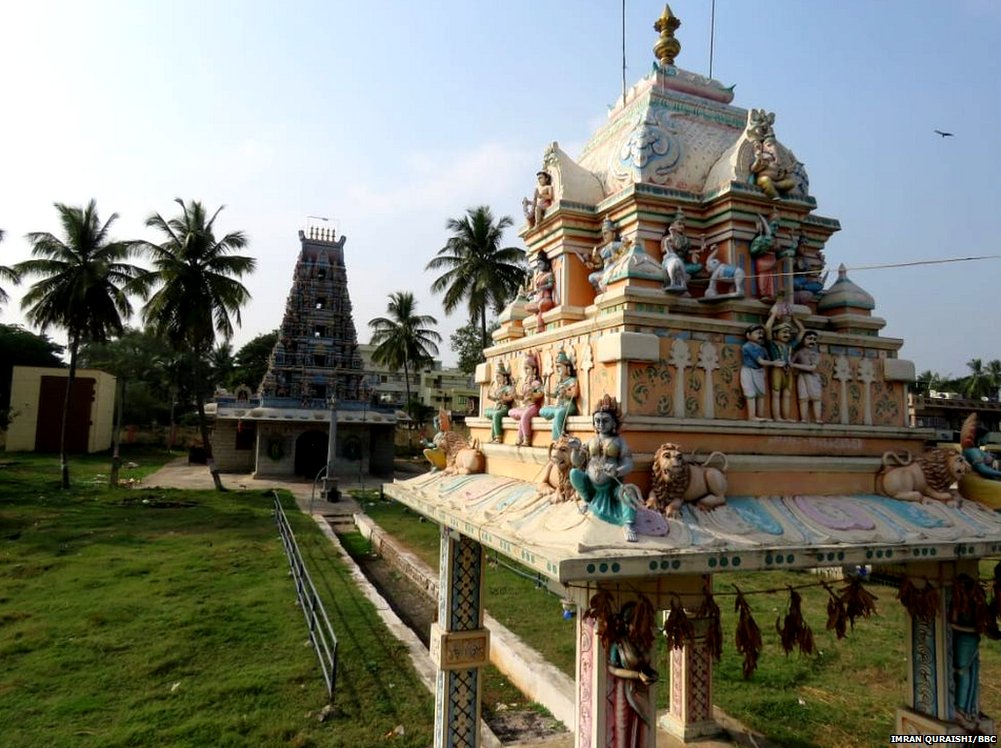 डीके शिवकुमार ने कई मंदिर भी बनवाए हैं. डीके शिवकुमार ने कई मंदिर भी बनवाए हैं.
