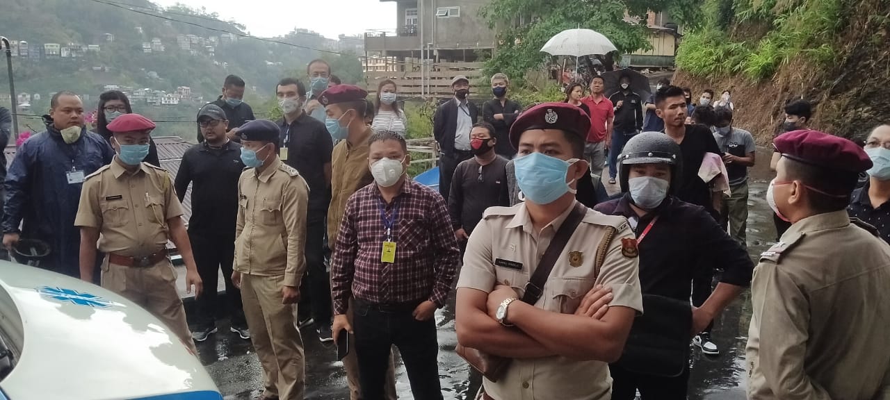 तैनात पुलिस कर्मी तैनात पुलिस कर्मी