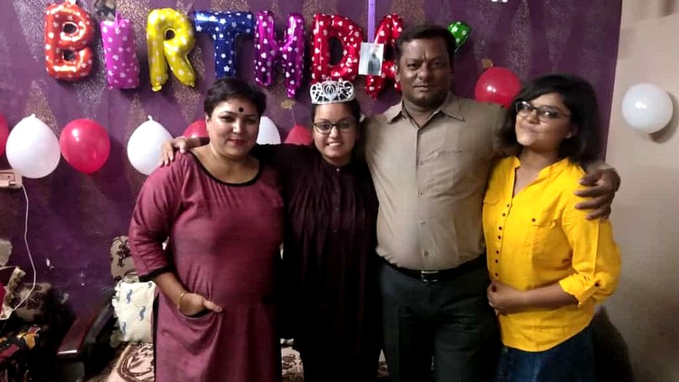 कोरोना वायरस ने सिर्फ़ मुझे लाचार नहीं किया, मेरे परिवार को बर्बाद भी कर दिया कोरोना वायरस ने सिर्फ़ मुझे लाचार नहीं किया, मेरे परिवार को बर्बाद भी कर दिया