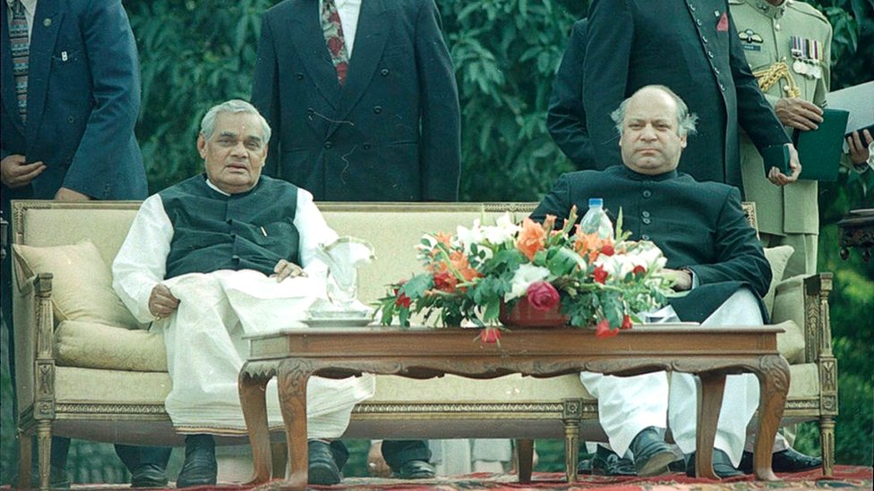 वाजपेयी और शरीफ़ वाजपेयी और शरीफ़