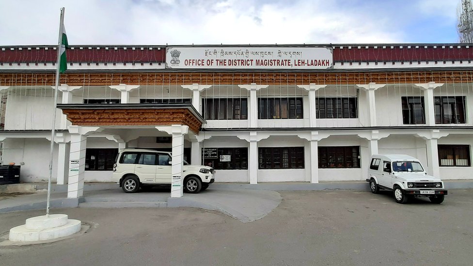 डी एम कार्यालय डी एम कार्यालय