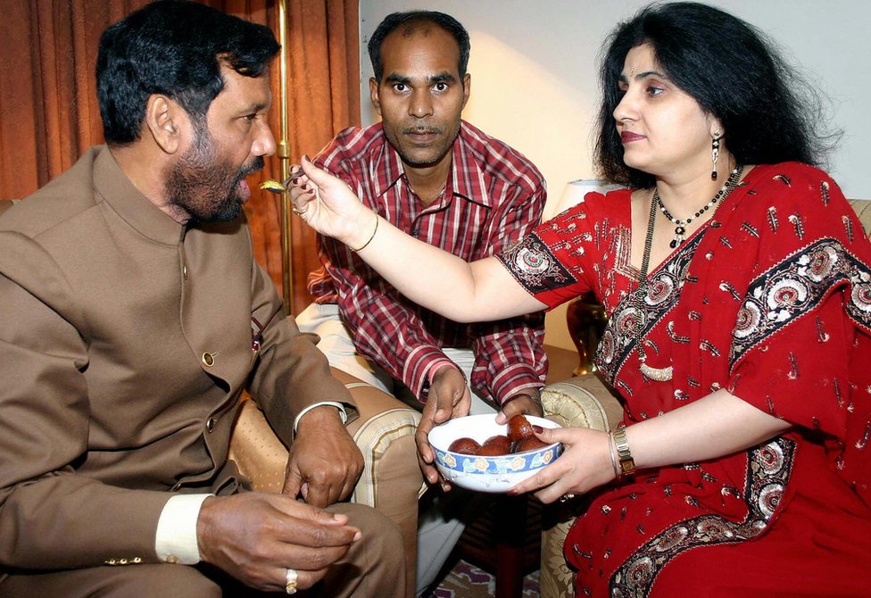 निजी जिंदगी अक्सर परदे में रही
