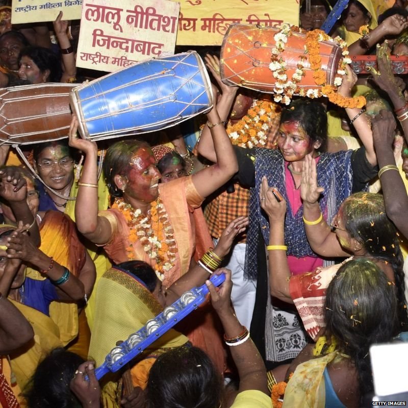 बिहार की महिलाओं ने सरकार के शराबबंदी के फ़ैसले का स्वागत किया था. बिहार की महिलाओं ने सरकार के शराबबंदी के फ़ैसले का स्वागत किया था.