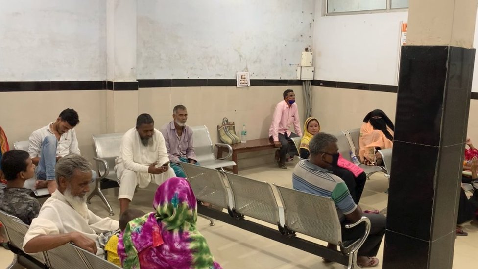 अररिया के निजी अस्पताल में दोपहर के बारह बजे काफ़ी मरीज़ थे. अररिया के निजी अस्पताल में दोपहर के बारह बजे काफ़ी मरीज़ थे.
