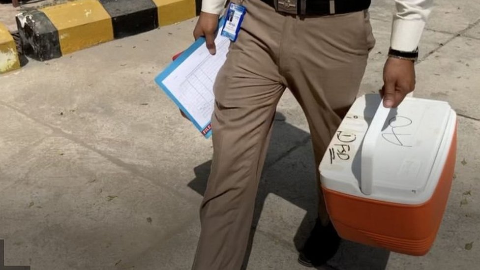 पाकिस्तान अभी तक वैक्सीन की ख़रीददारी का समझौता क्यों नहीं कर पाया? पाकिस्तान अभी तक वैक्सीन की ख़रीददारी का समझौता क्यों नहीं कर पाया?