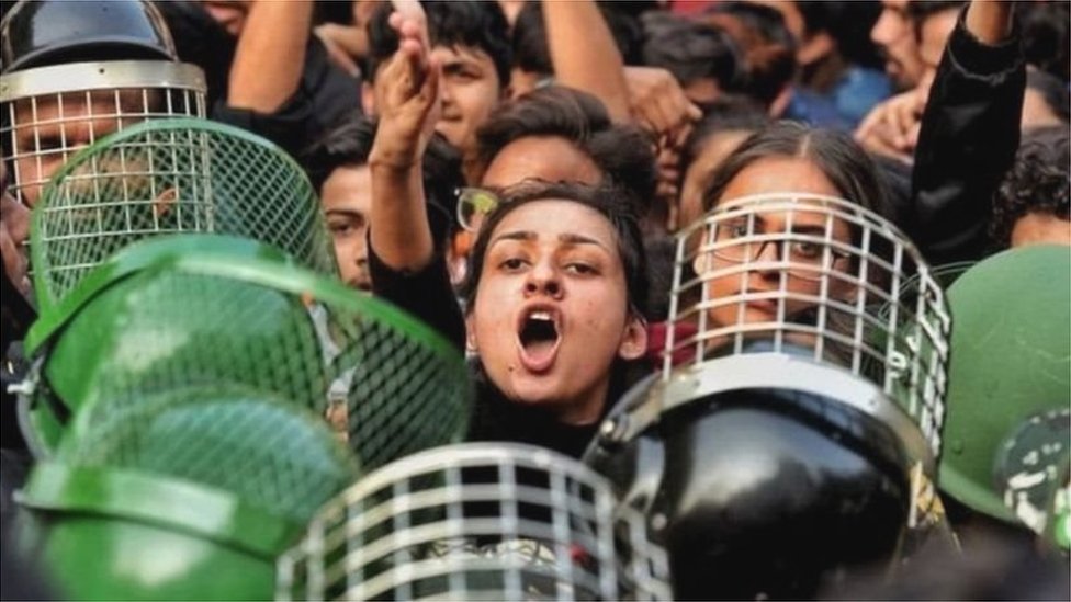 प्रदर्शनकारी प्रदर्शनकारी