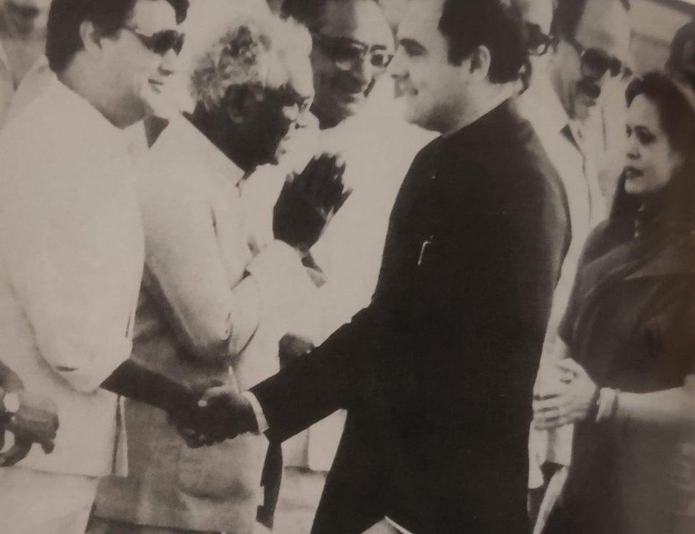 राजीव गांधी के साथ माधवराव सिंधिया राजीव गांधी के साथ माधवराव सिंधिया