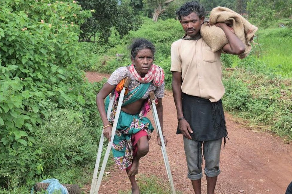 राशन के लिए 30 किलोमीटर पैदल चलना मजबूरी राशन के लिए 30 किलोमीटर पैदल चलना मजबूरी