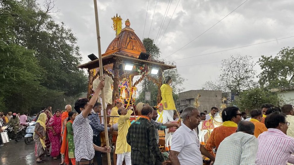 राजस्थान के उदयपुर में निकाली गयी रथ यात्रा राजस्थान के उदयपुर में निकाली गयी रथ यात्रा