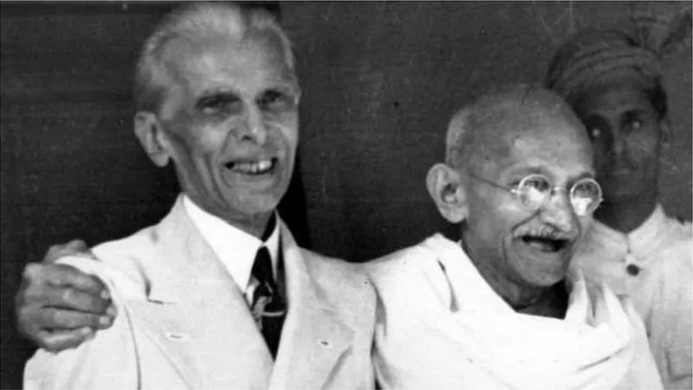 पाकिस्तान के संस्थापक मोहम्मद अली जिन्ना ने अपने एक बयान में कहा था कि इस महान व्यक्ति के जाने से जो खालीपन आया है उसे भरना बहुत मुश्किल है. पाकिस्तान के संस्थापक मोहम्मद अली जिन्ना ने अपने एक बयान में कहा था कि इस महान व्यक्ति के जाने से जो खालीपन आया है उसे भरना बहुत मुश्किल है.